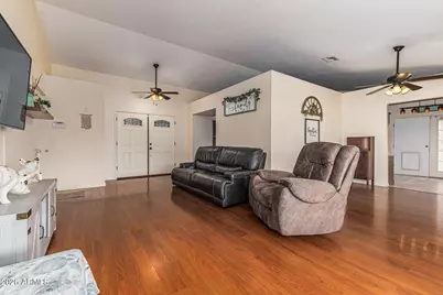 10414 N 64th Avenue, Glendale, AZ 85302 - Photo 5