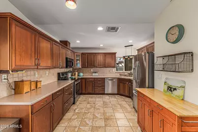 10414 N 64th Avenue, Glendale, AZ 85302 - Photo 9