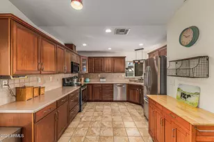 10414 N 64th Ave, Glendale, AZ 85302 - Photo 9