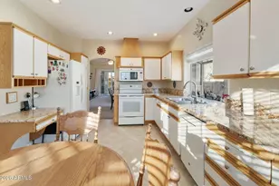 25208 S Pinewood Dr, Sun Lakes, AZ 85248 - Photo 11