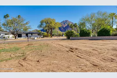 4027 E San Miguel Avenue #84, Phoenix, AZ 85018 - Photo 3