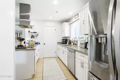 8449 E Jackrabbit Road, Scottsdale, AZ 85250 - Photo 13