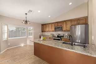 12322 N 85th Ln, Peoria, AZ 85381 - Photo 7