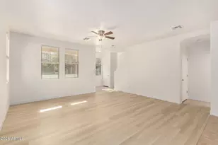 4382 E Selena Dr, Phoenix, AZ 85050 - Photo 5