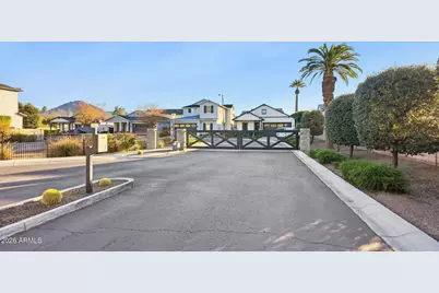 3814 E Crittenden Lane, Phoenix, AZ 85018 - Photo 25