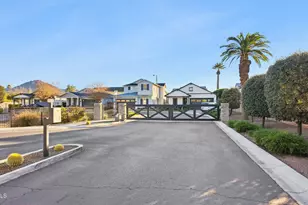 3814 E Crittenden Ln, Phoenix, AZ 85018 - Photo 25