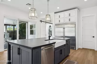 3814 E Crittenden Lane, Phoenix, AZ 85018 - Photo 11