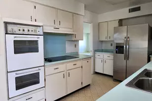 10734 W Hatcher Rd, Sun City, AZ 85351 - Photo 5