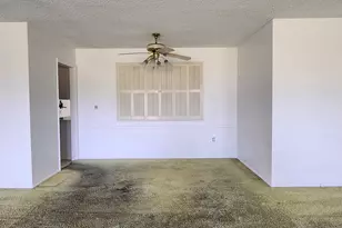 10734 W Hatcher Rd, Sun City, AZ 85351 - Photo 15