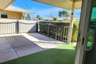 10734 W Hatcher Rd, Sun City, AZ 85351 - Photo 21