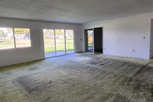 10734 W Hatcher Rd, Sun City, AZ 85351 - Photo 11