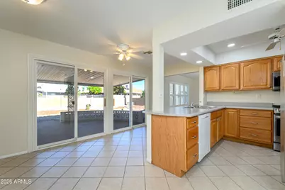 19814 N Willowcreek Circle, Sun City, AZ 85373 - Photo 11