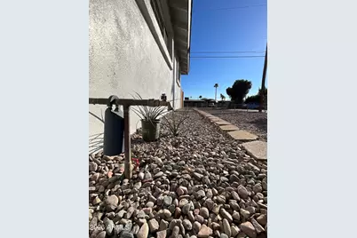 2301 N 39th Lane, Phoenix, AZ 85009 - Photo 3