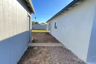 2301 N 39th Ln, Phoenix, AZ 85009 - Photo 43