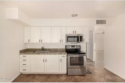 7518 W Whitton Avenue, Phoenix, AZ 85033 - Photo 7