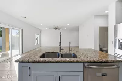 627 W Kerry Lane, Phoenix, AZ 85027 - Photo 25