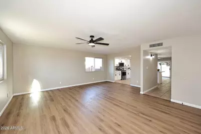 9015 N 55th Avenue, Glendale, AZ 85302 - Photo 7