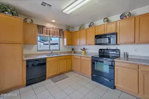 43568 W Bedford Dr, Maricopa, AZ 85138 - Photo 9