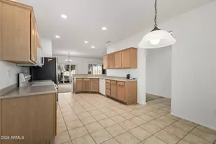 21010 N Circle Cliffs Dr, Surprise, AZ 85387 - Photo 11