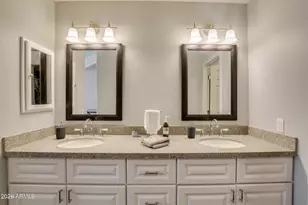 8653 E Royal Palm Rd, Scottsdale, AZ 85258 - Photo 23