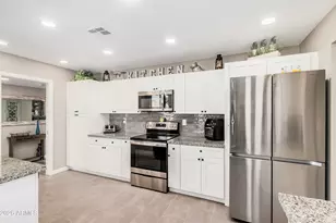 10605 W Roundelay Cir, Sun City, AZ 85351 - Photo 7