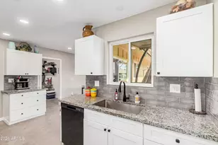 10605 W Roundelay Cir, Sun City, AZ 85351 - Photo 9