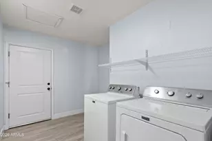 2366 E Becker Ln, Phoenix, AZ 85028 - Photo 19