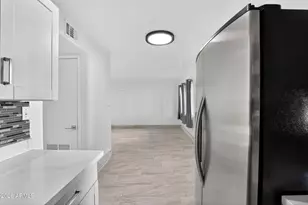 2925 N 38th St, Phoenix, AZ 85018 - Photo 3