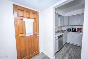 2101 W Glenn Dr, Phoenix, AZ 85021 - Photo 9