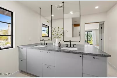 4035 E McDonald Drive, Phoenix, AZ 85018 - Photo 31