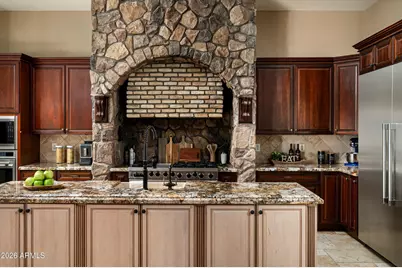 5807 E Orange Blossom Lane, Phoenix, AZ 85018 - Photo 13