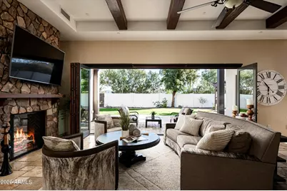 5807 E Orange Blossom Lane, Phoenix, AZ 85018 - Photo 9