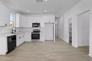 14055 S Berwick Rd, Arizona City, AZ 85123 - Photo 7