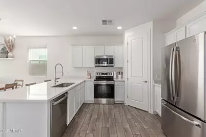 584 E Hazelnut Lane, San Tan Valley, AZ 85140 - Photo 11