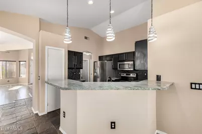8642 W Laurel Lane, Peoria, AZ 85345 - Photo 7