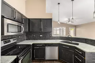 8642 W Laurel Ln, Peoria, AZ 85345 - Photo 9