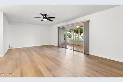 10816 W Kelso Drive, Sun City, AZ 85351 - Photo 13