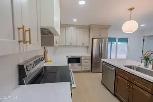 2335 W Caribbean Ln, Phoenix, AZ 85023 - Photo 21