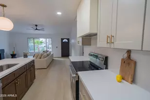 2335 W Caribbean Ln, Phoenix, AZ 85023 - Photo 17