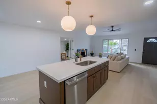 2335 W Caribbean Ln, Phoenix, AZ 85023 - Photo 15