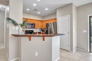 3825 W Desert Creek Ln, Phoenix, AZ 85086 - Photo 11
