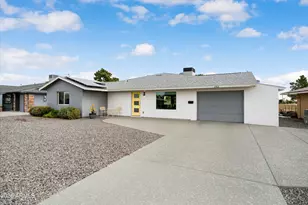 11421 N 110th Dr, Sun City, AZ 85351 - Photo 3