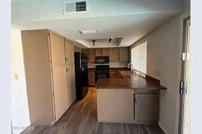 3426 W Juniper Avenue W, Phoenix, AZ 85053 - Photo 5