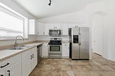 823 E Mountain View Road, San Tan Valley, AZ 85143 - Photo 9