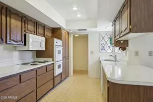 9706 W Long Hills Dr, Sun City, AZ 85351 - Photo 9