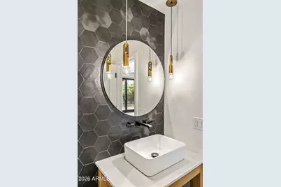 3727 E Clarendon Avenue, Phoenix, AZ 85018 - Photo 9