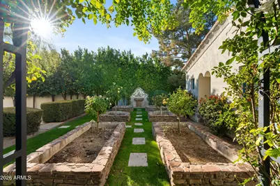 8500 N Golf Drive, Paradise Valley, AZ 85253 - Photo 19