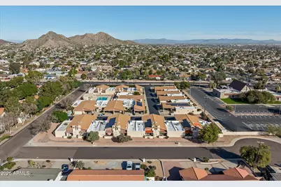 2717 E Shaw Butte Drive, Phoenix, AZ 85028 - Photo 31