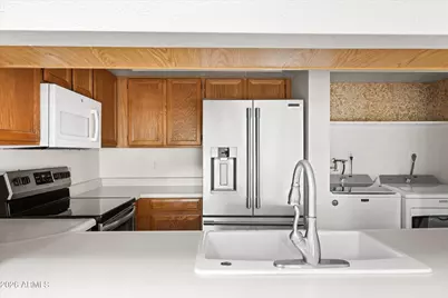 2717 E Shaw Butte Drive, Phoenix, AZ 85028 - Photo 7