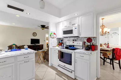 10705 W Camelot Circle, Sun City, AZ 85351 - Photo 9